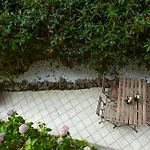 아파트 Small Antique