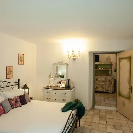 Small Antique * La Spezia