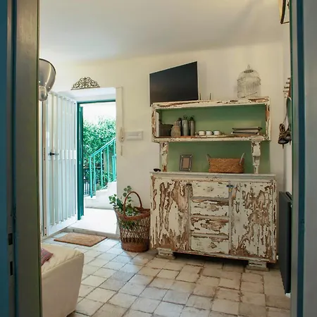 Small Antique Appartamento La Spezia